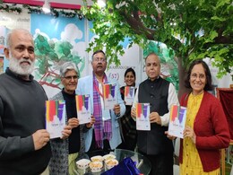 पुस्तक मेले में सामाजिक कार्यकर्ता व लेखिका शीला डागा की किताब ‘किन्नर गाथा' का लोकार्पण पुस्तक मेले में सामाजिक कार्यकर्ता व लेखिका शीला डागा की किताब ‘किन्नर गाथा' का लोकार्पण