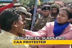 Slaps, Hair Pulling. In Madhya Pradesh, Officials vs Pro-CAA Protesters Slaps, Hair Pulling. In Madhya Pradesh, Officials vs Pro-CAA Protesters