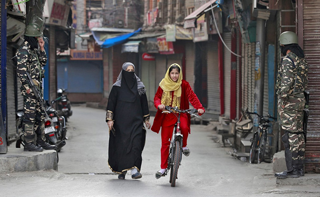 Cellphone Services In Kashmir, Snapped For Republic Day, Now Back