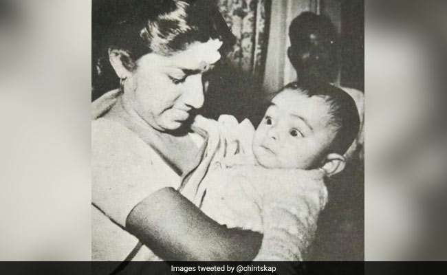 Lata Mangeshkar And Little Rishi Kapoor In A Priceless Throwback Pic