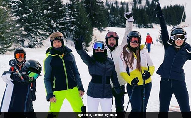 ऋतिक रोशन और एक्स वाइफ सुजैन परिवार के साथ छुट्टियां मनाते आए नजर, लिखा- मॉडर्न फैमिली...देखें Photo