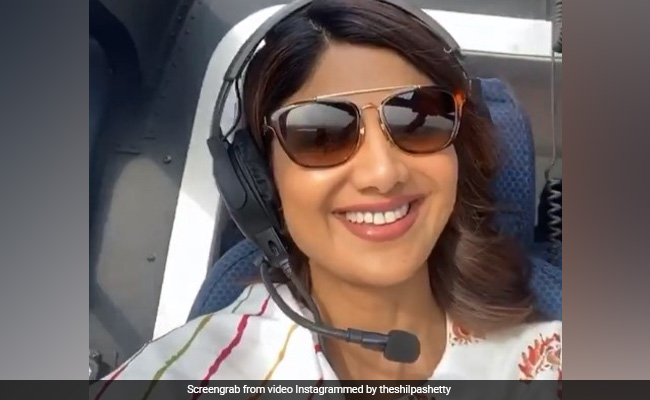 शिल्पा शेट्टी बन गईं पायलेट, यूं उड़ाया हेलिकॉप्टर- देखें वायरल Video