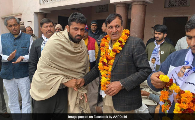 Delhi Assembly Elections 2020: AAP Mundka Candidate Dharampal Lakra Declares Assets Worth Rs 292 Crore