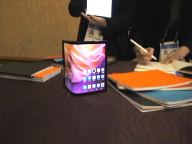 Video : TCL Brings a Folding Phone