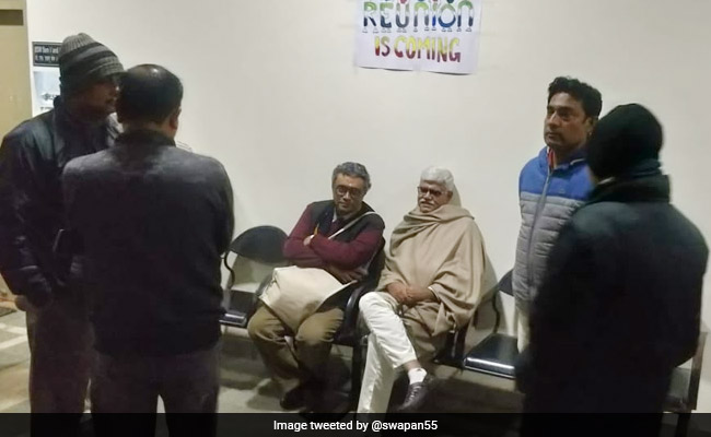 BJP MP Swapan Dasgupta Locked Up By Students In Bengal For 6 Hours