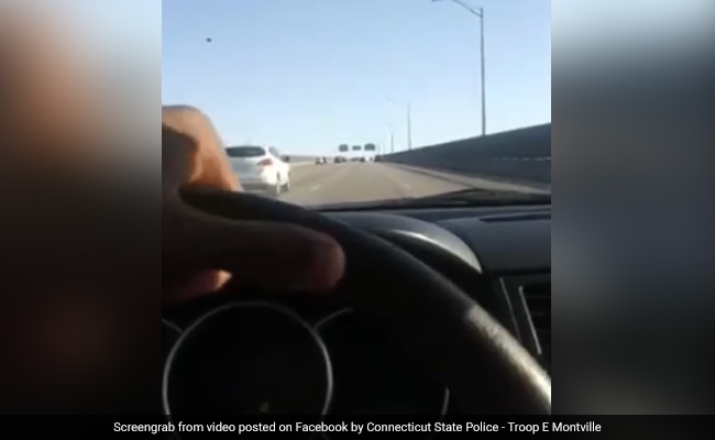 हाईवे पर तेज रफ्तार में दौड़ाई गाड़ी, कैमरे में कैद हुआ खतरनाक Car Crash का Video