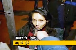 पुलिस के सामने डंडे लेकर कैंपस में घुसे गुंडे: ज्योति, छात्रा पुलिस के सामने डंडे लेकर कैंपस में घुसे गुंडे: ज्योति, छात्रा