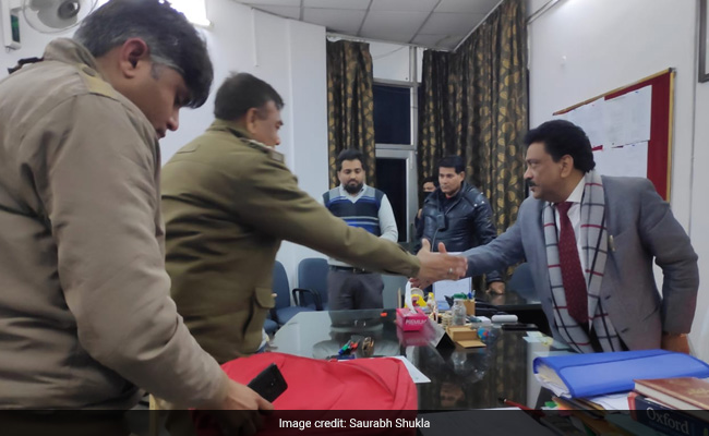 जामिया हमले के मामले में बड़ा खुलासा, हमलावर का लाल बैग बरामद; कागजात मिले