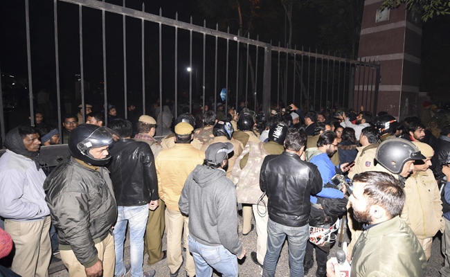Cops Say Urged JNU Officials For Talks With Students Before Mob Attack