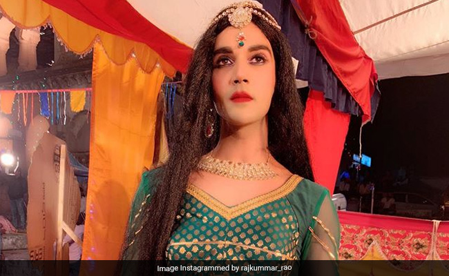 इस बॉलीवुड एक्टर की इस Photo को देख लोग समझ बैठे उन्हें आलिया भट्ट, बोले - कोई शक नहीं....