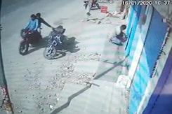 Caught On Camera: Bikers Filch Bag With Rs 20 Lakh In Gold, Silver, Cash Caught On Camera: Bikers Filch Bag With Rs 20 Lakh In Gold, Silver, Cash