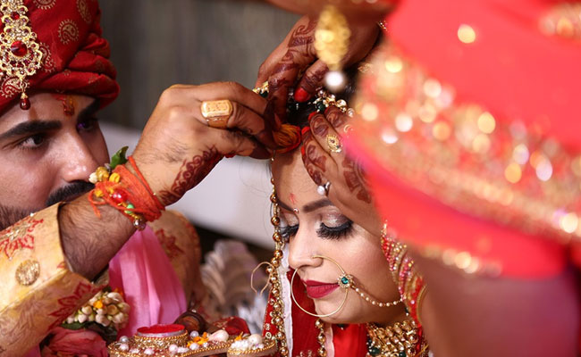 7 Wedding Gifts For The Bride And Groom Which Are Anything But Boring