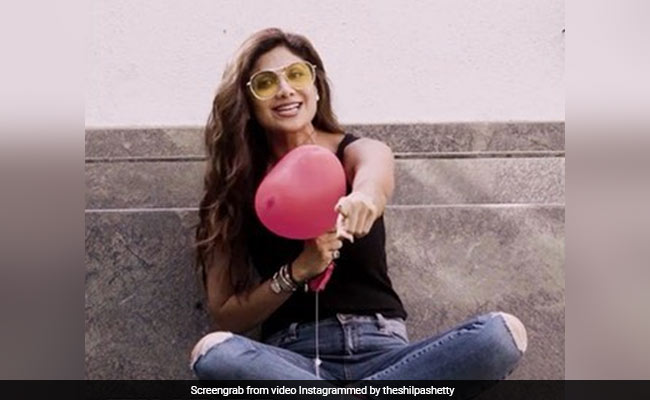 Shilpa Shetty Took The #DollyParton Challenge. Her 'Tinder' Grid Is Our Favourite