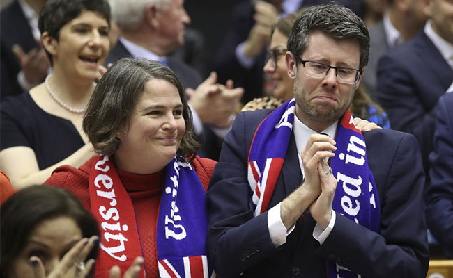 "Will Always Love You": European Lawmakers' Emotional Farewell After Brexit Nod