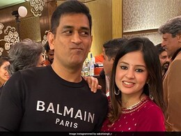 MS Dhoni Runs Away As Armaan Malik Calls Him On Stage, Sakshi Brings Him Back. Watch Video MS Dhoni Runs Away As Armaan Malik Calls Him On Stage, Sakshi Brings Him Back. Watch Video
