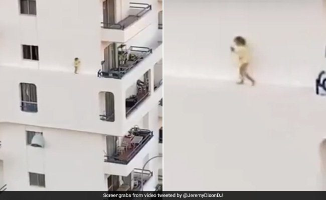 होटल की चौथी मंजिल की खिड़की से निकलकर रेलिंग पर चलने लगी बच्ची और फिर... देखें Viral Video