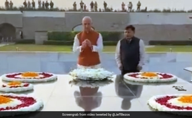 अमेजन CEO जेफ बेजोस ने भारत आते ही महात्मा गांधी को दी श्रद्धांजलि, कहा- जिन्होंने वास्तव में दुनिया को बदल दी, उन्हें...