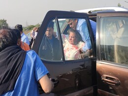 शबाना आजमी के ड्राइवर के खिलाफ ट्रक ड्राइवर ने दर्ज कराई FIR, लगाया ये आरोप शबाना आजमी के ड्राइवर के खिलाफ ट्रक ड्राइवर ने दर्ज कराई FIR, लगाया ये आरोप