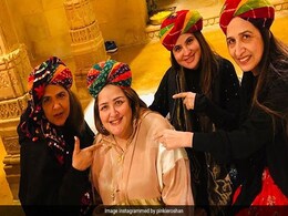 Pinky Roshan Dancing To Son Hrithik's <I>Ghungroo</I> Is Setting Instagram On Fire Pinky Roshan Dancing To Son Hrithik's <I>Ghungroo</I> Is Setting Instagram On Fire