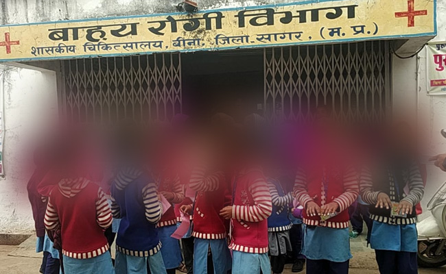 होमवर्क न करने पर महिला टीचर ने क्लास में जमकर कर दी पिटाई, 29 छात्राओं को जाना पड़ गया अस्पताल