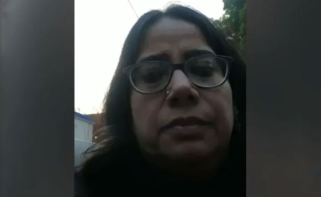 CAA Protest: गिरफ्तार की गई कांग्रेस कार्यकर्ता सदफ जाफर का आरोप- पुलिस वालों ने पेट में मारी लात, पाकिस्तान जाने को कहा