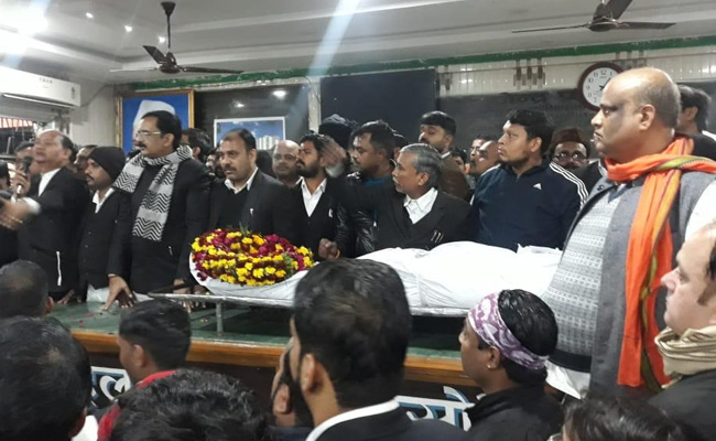 Lucknow Lawyer Murdered, Protesting Colleagues Take Body To District Magistrate's Office