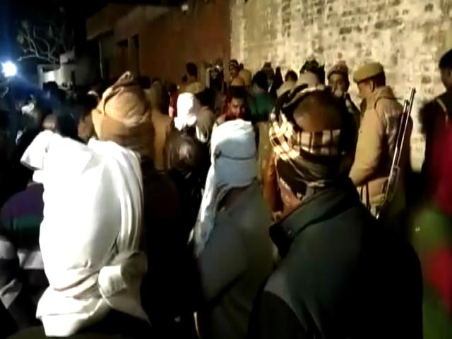 Children rescued, hostage taker shot dead after 10-hour in UP, Other Top Stories