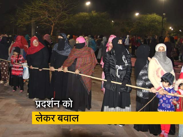 लखनऊ में CAA के खिलाफ हो रहे प्रदर्शन पर पुलिस की कार्रवाई, जब्त किए कंबल और खाने का सामान