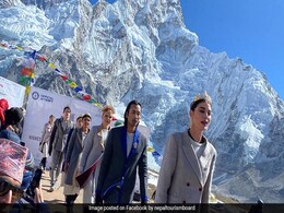 माउंट एवरेस्ट पर फैशन शो की धूम, 14 दिन ट्रैकिंग के बाद पहुंची थीं मॉडल्स, बना डाला विश्व रिकॉर्ड माउंट एवरेस्ट पर फैशन शो की धूम, 14 दिन ट्रैकिंग के बाद पहुंची थीं मॉडल्स, बना डाला विश्व रिकॉर्ड