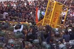 Over 1,000 Protest Near Jamia University After Gunman Injures Student Over 1,000 Protest Near Jamia University After Gunman Injures Student