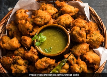 How To Make Balekai Podi - South Indian Banana Fritters From Mangalore (Recipe Inside) How To Make Balekai Podi - South Indian Banana Fritters From Mangalore (Recipe Inside)