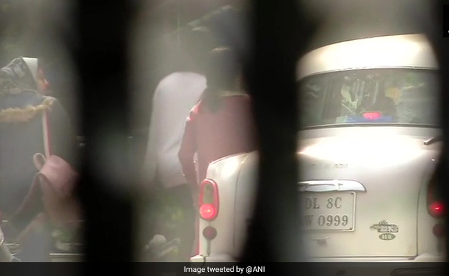 दिल्ली : गार्गी कॉलेज में कथित यौन उत्पीड़न मामले का NCW ने लिया संज्ञान, कॉलेज पहुंची टीम