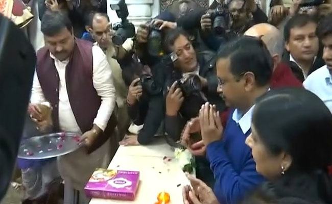Delhi Election Results 2020: जीत के बाद हनुमान मंदिर पहुंचकर अरविंद केजरीवाल ने टेका मत्था