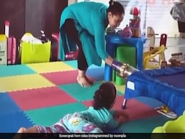 तैमूर अली खान की बहन इनाया ने फर्श पर लेटकर की घर की सफाई, खूब देखा जा रहा Video तैमूर अली खान की बहन इनाया ने फर्श पर लेटकर की घर की सफाई, खूब देखा जा रहा Video