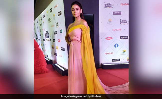 Filmfare Awards 2020: Alia Bhatt Sets The Stage Ablaze In Pretty Pastel Tones