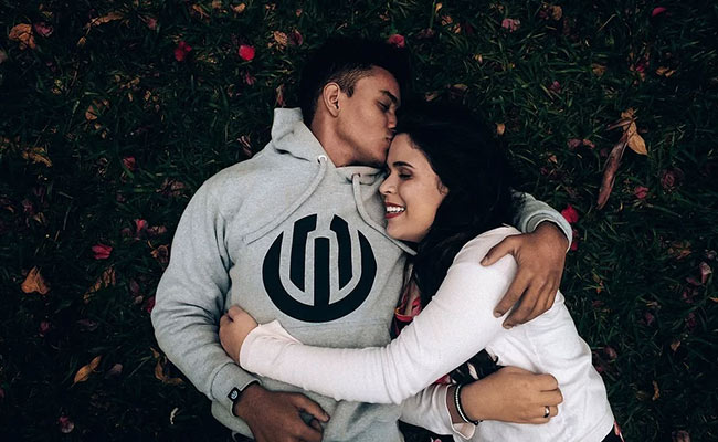 Valentine's Week 2020: 9 Sweet Gifts For Promise, Hug And Kiss Day