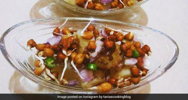 Chotpoti: This Popular Bengali Street Food Is Packed With Everything Healthy (Recipe Inside)