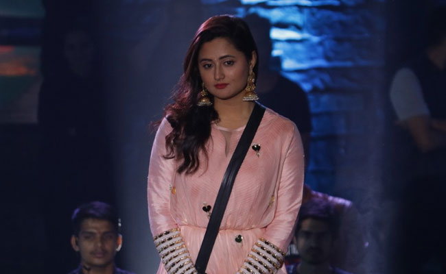 रश्मि देसाई की फैन का कोरोना वायरस से हुआ निधन तो भावुक हुईं एक्ट्रेस, बोलीं- बहुत असहाय महसूस कर रही हूं...