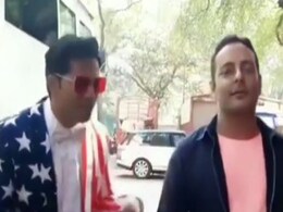 वरुण धवन ने डोनाल्ड ट्रंप के वेलकम के लिए पोस्ट किया था यह फनी वीडियो, फिर कर दिया डिलीट- देखें Video वरुण धवन ने डोनाल्ड ट्रंप के वेलकम के लिए पोस्ट किया था यह फनी वीडियो, फिर कर दिया डिलीट- देखें Video