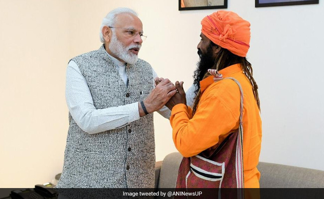 PM Modi Meets Rickshaw Puller Who Invited Him To Daughter's Wedding