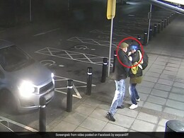 ATM से पैसे निकाल रहा था बुजुर्ग व्यक्ति, पीछे से आया चोर तो ऐसे मारे मुक्के, CCTV में कैद हुआ VIDEO ATM से पैसे निकाल रहा था बुजुर्ग व्यक्ति, पीछे से आया चोर तो ऐसे मारे मुक्के, CCTV में कैद हुआ VIDEO
