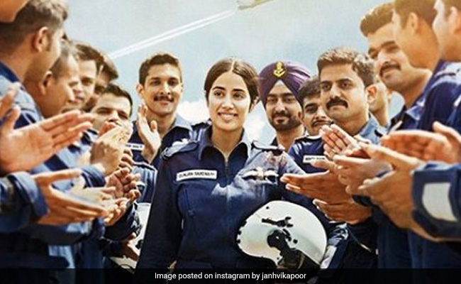 जान्हवी कपूर की फिल्म पर आया सोनम कपूर का रिएक्शन, कहा- 'इंतजार नहीं कर सकती'