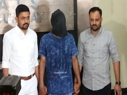 27 साल बाद पकड़ा गया मुंबई बम धमाकों का आरोपी, पाकिस्तानी पासपोर्ट भी बरामद 27 साल बाद पकड़ा गया मुंबई बम धमाकों का आरोपी, पाकिस्तानी पासपोर्ट भी बरामद