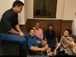 बाथरूम में जमी MS DHONI की  महफिल, पीयूष चावला और पार्थिव पटेल संग सुना सांग 'मेरे महबूब कयामत होगी', देखें VIDEO बाथरूम में जमी MS DHONI की  महफिल, पीयूष चावला और पार्थिव पटेल संग सुना सांग 'मेरे महबूब कयामत होगी', देखें VIDEO