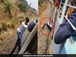 चलती ट्रेन से लटककर स्टंट कर रहा था लड़का, हाथ फिसला और हुआ ऐसा, रेल मंत्री बोले- 'ये बहादुरी नहीं मूर्खता है...' देखें Video चलती ट्रेन से लटककर स्टंट कर रहा था लड़का, हाथ फिसला और हुआ ऐसा, रेल मंत्री बोले- 'ये बहादुरी नहीं मूर्खता है...' देखें Video