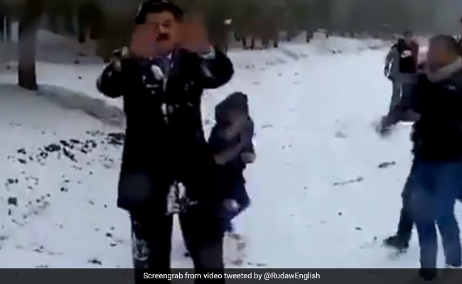 TV Weatherman Fends Off Snowball Attack While Reporting Live, Twitter Amused