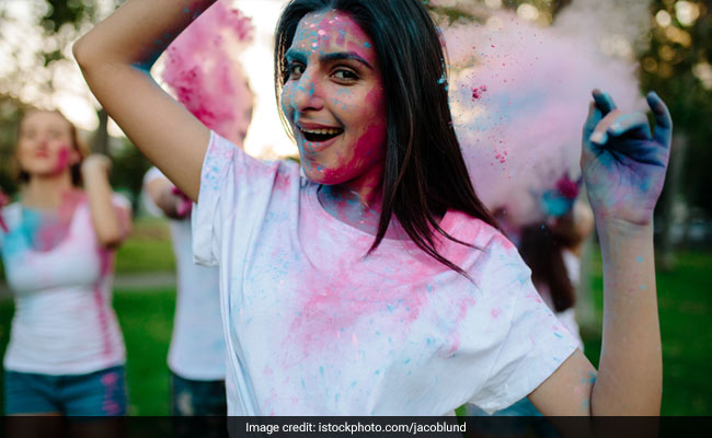 Holi 2020: 8 Fun White Dresses To Buy For The Festival Under Rs 800