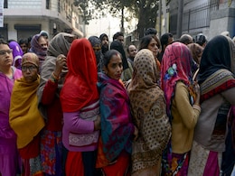 यूपी की नई विधानसभा में सिर्फ 10 फीसदी महिलाएं, इनमें भी ज्यादातर राजनीतिक परिवार से यूपी की नई विधानसभा में सिर्फ 10 फीसदी महिलाएं, इनमें भी ज्यादातर राजनीतिक परिवार से