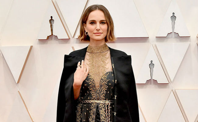 Oscars 2020: Natalie Portman's Cape Deserves Its Own Award