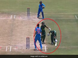 IND vs PAK: पाकिस्तानी बल्लेबाज ने की ऐसी बेवकूफी, आउट होने के बाद बैठ गया सिर पकड़कर, देखें Video IND vs PAK: पाकिस्तानी बल्लेबाज ने की ऐसी बेवकूफी, आउट होने के बाद बैठ गया सिर पकड़कर, देखें Video